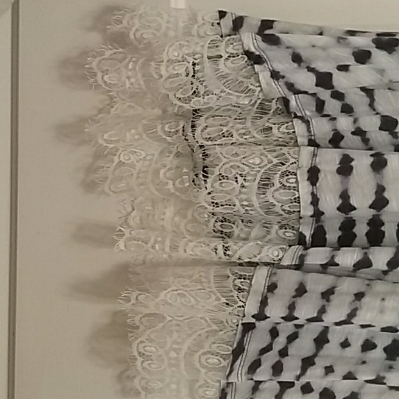 $7. FIRM PRICE All at once Tunic - Picture 2 of 3